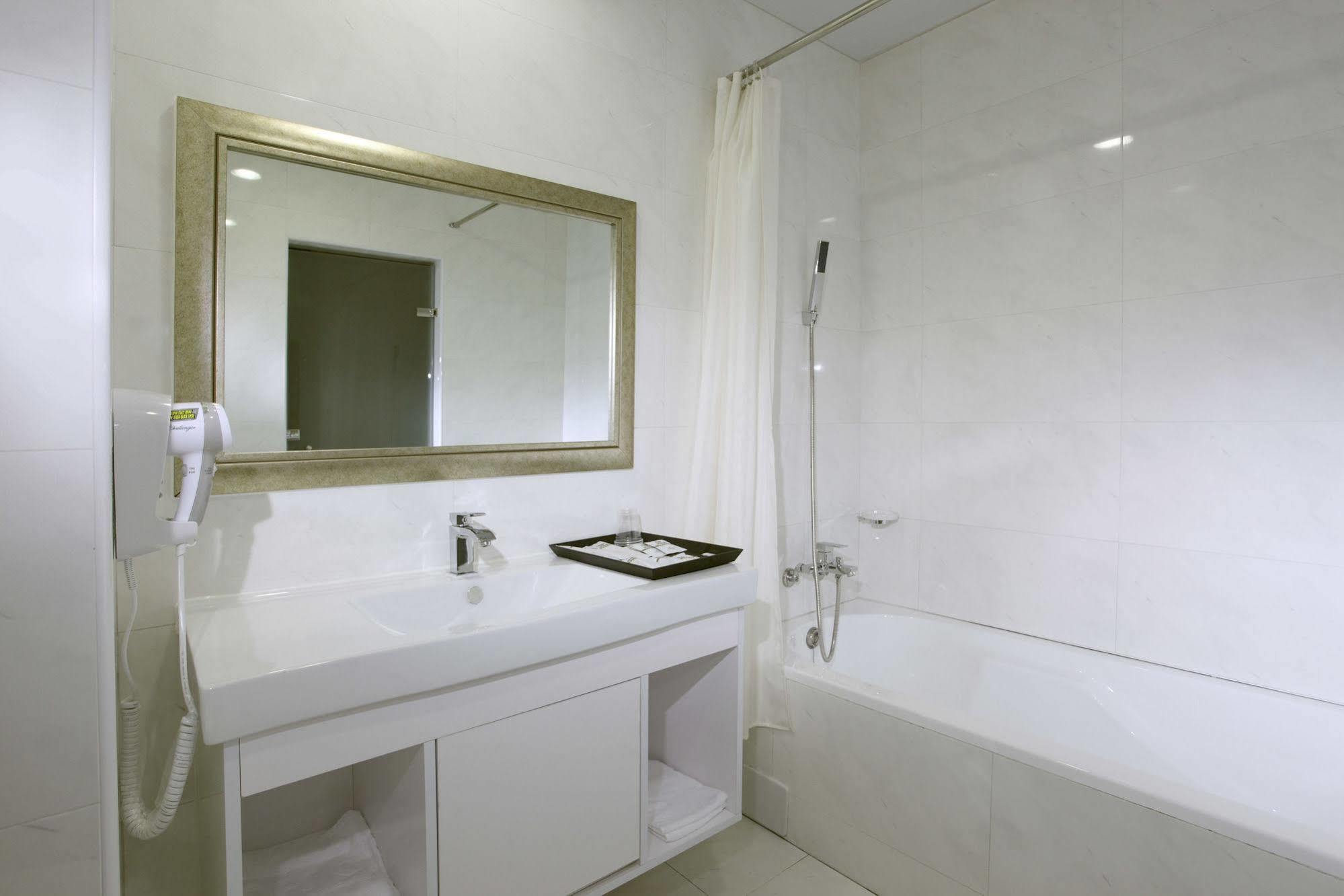 Yoyo Hotel Chiayi City Exterior photo