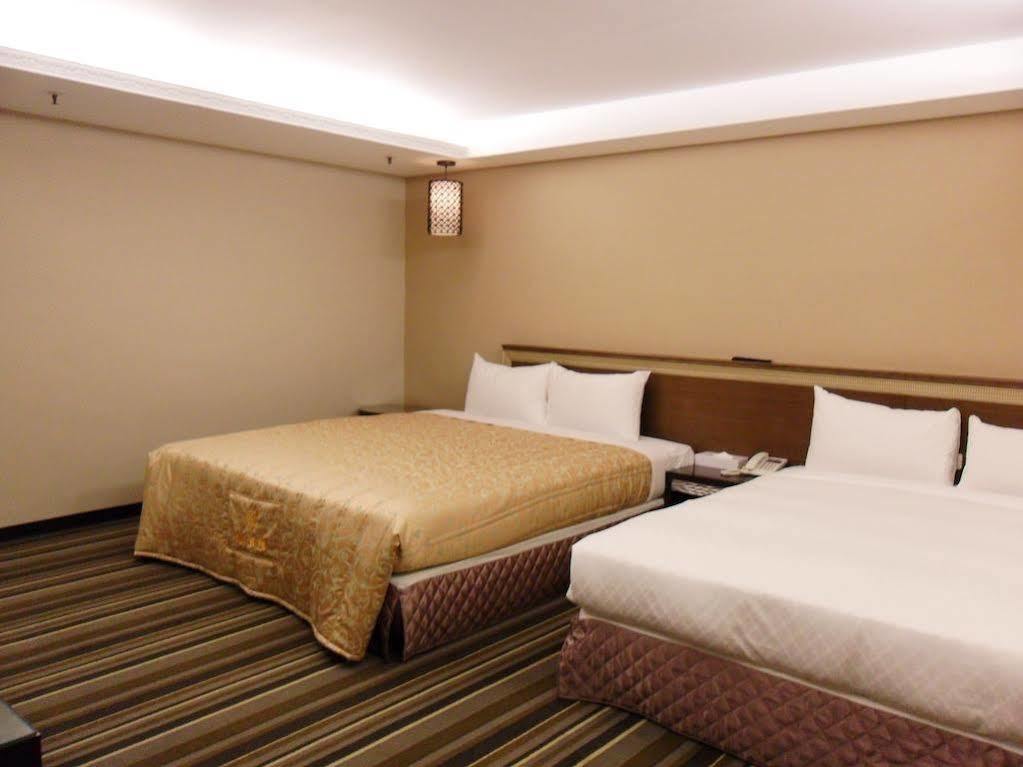 Yoyo Hotel Chiayi City Exterior photo