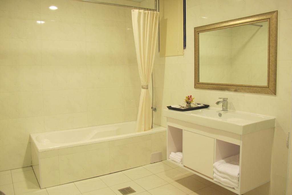Yoyo Hotel Chiayi City Exterior photo