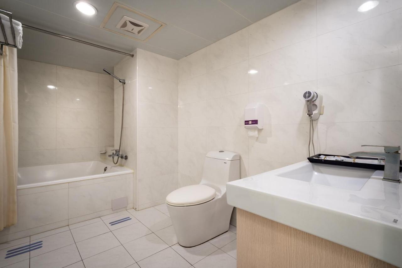 Yoyo Hotel Chiayi City Exterior photo